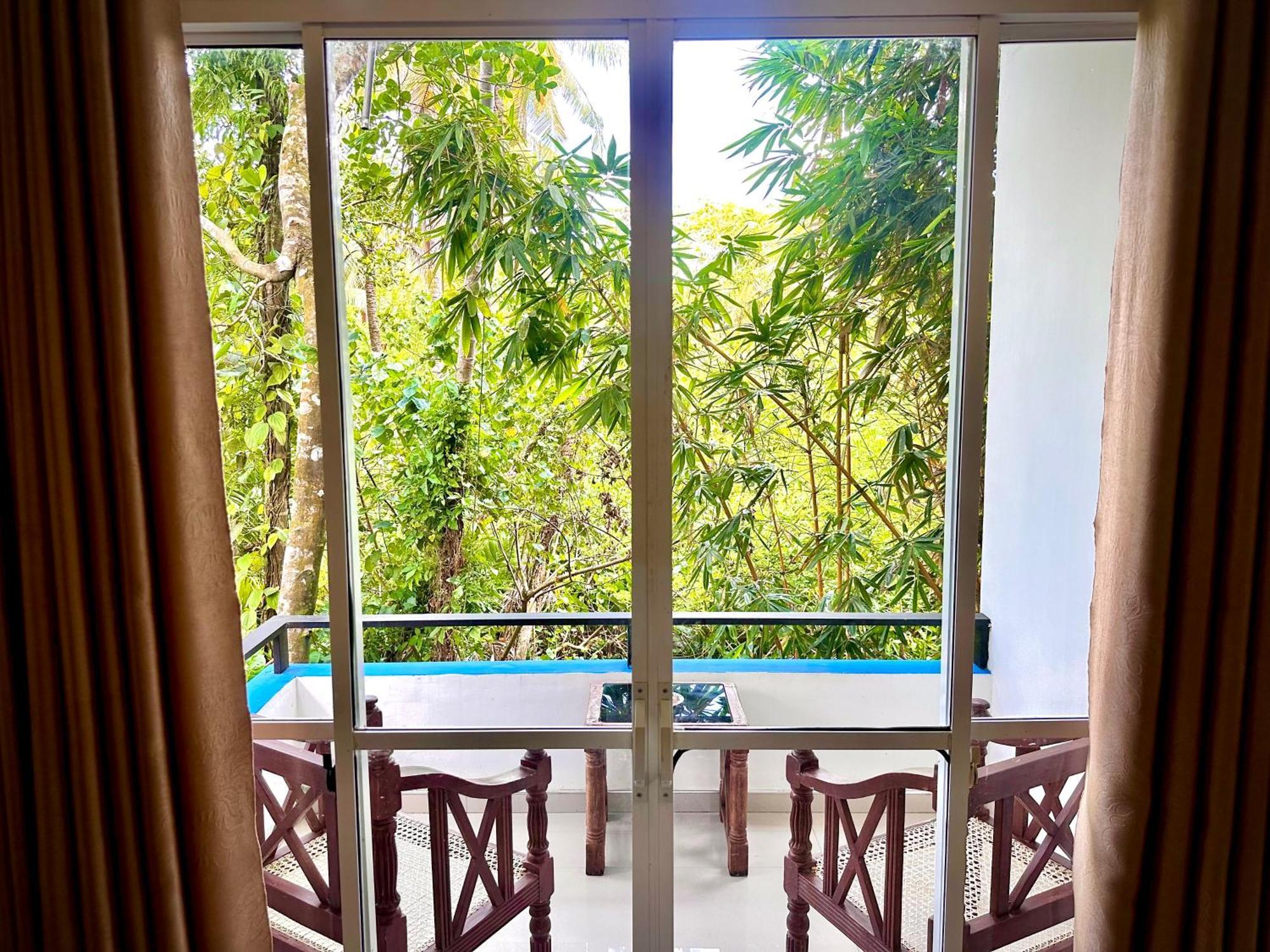 ベントータ Jungle Fence Bed & Breakfast エクステリア 写真